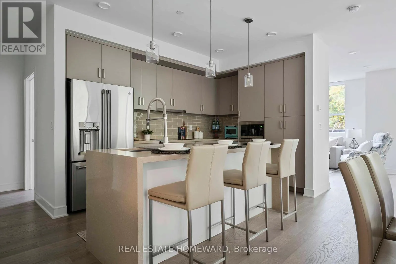 Apartment for rent: 108 - 1575 Lakeshore Road W, Mississauga, Ontario L5J 0B1