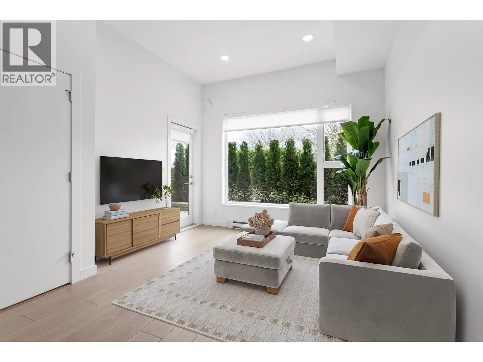 Apartment for rent: 108 2345 Rindall Avenue, Port Coquitlam, British Columbia V3C 1V3