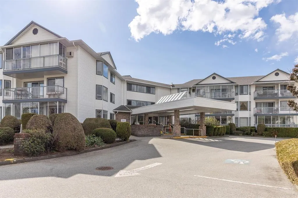 Apartment for rent: 108 2425 Church Street, Abbotsford, British Columbia V2T 3J8