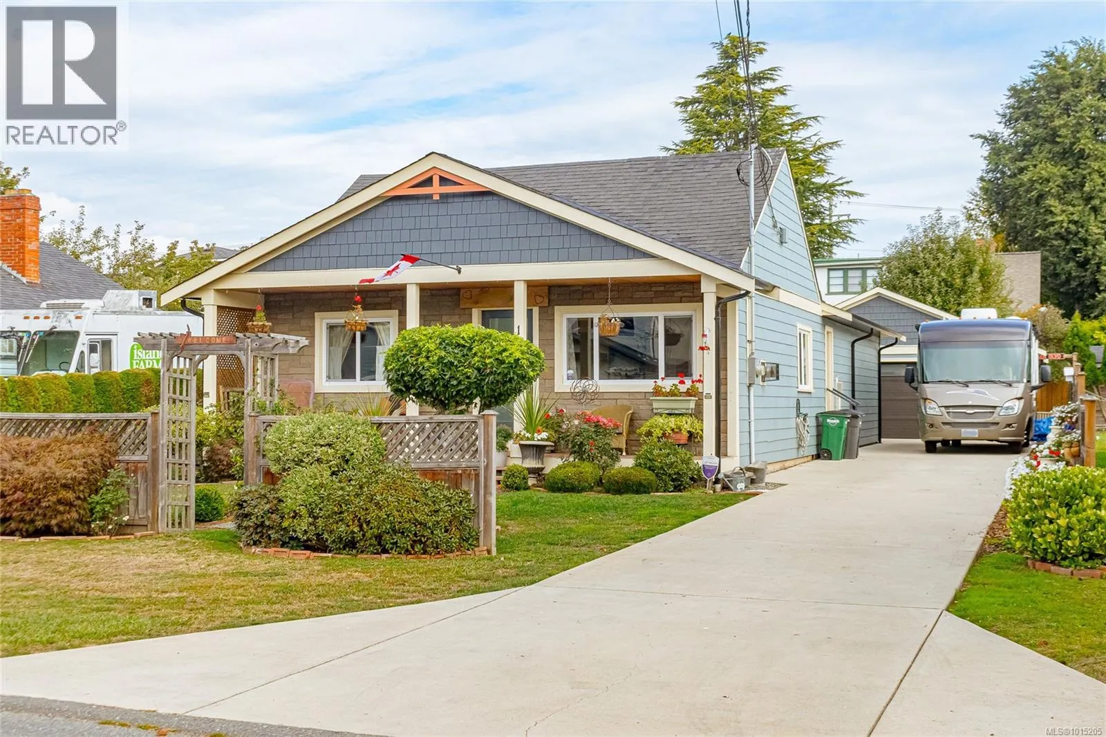 House for rent: 108 Crease Ave, Saanich, British Columbia V8Z 1S7