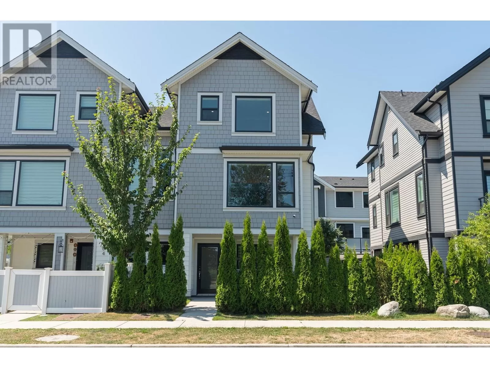 Duplex for rent: 108 Jardine Street, New Westminster, British Columbia V3M 0M4