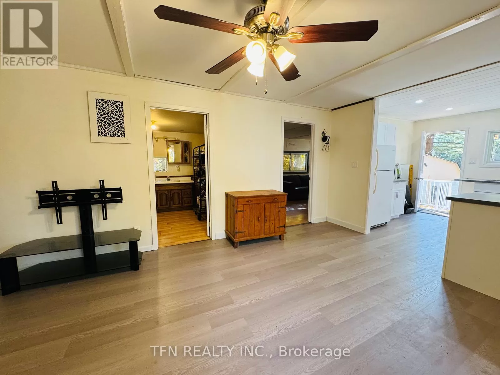 Mobile Home for rent: 1080 Four Seasons Road, Gravenhurst, Ontario P0E 1N0