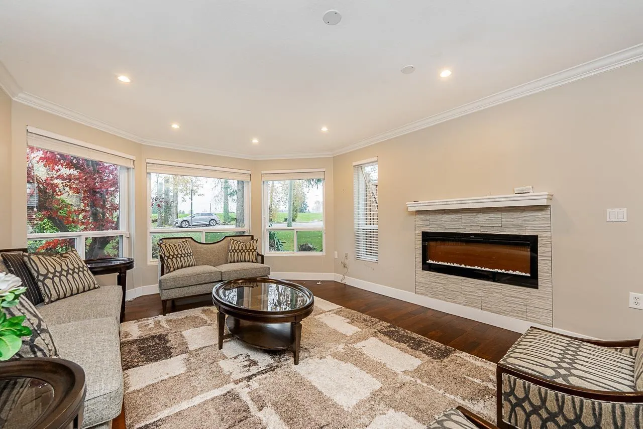 House for rent: 10816 80 Avenue, Delta, British Columbia V4C 4C2