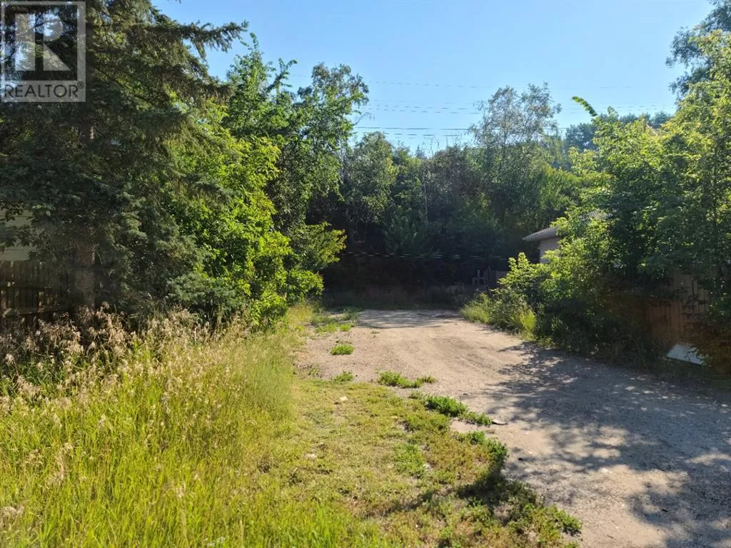 10821 101 Street, Peace River, Alberta T8S 1L5