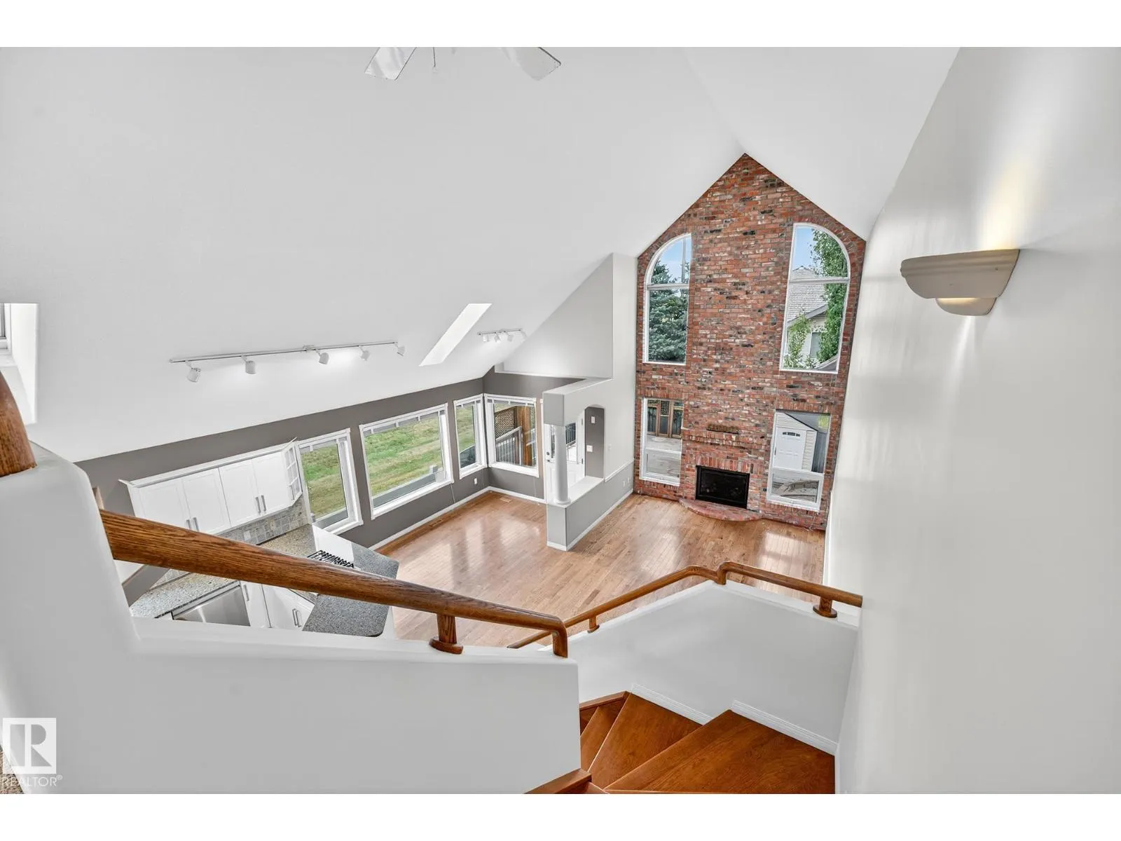 House for rent: 1085 Carter Crest Rd Nw, Edmonton, Alberta T6R 2N2