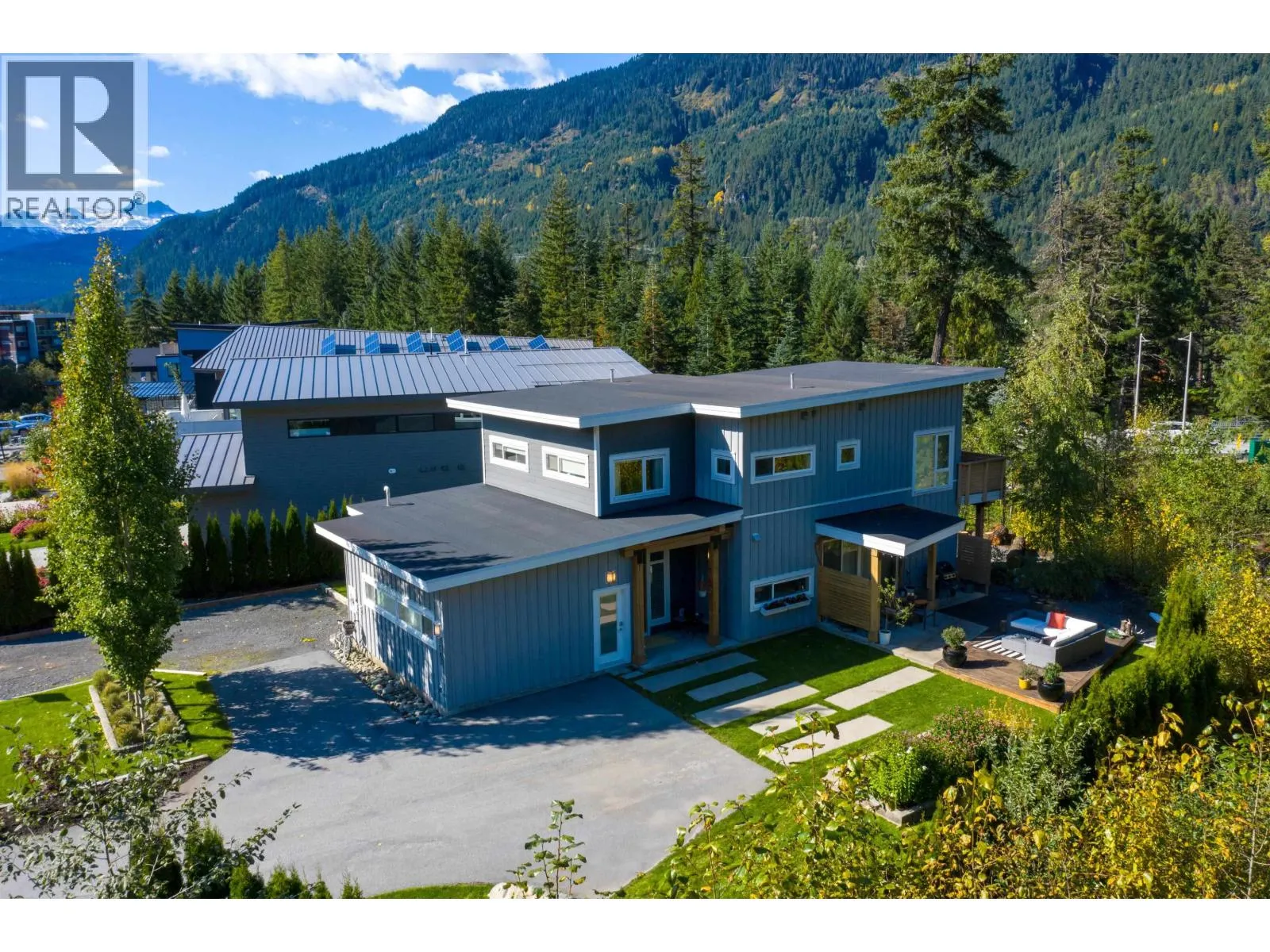 House for rent: 1087 Madeley Place, Whistler, British Columbia V8E 0K6