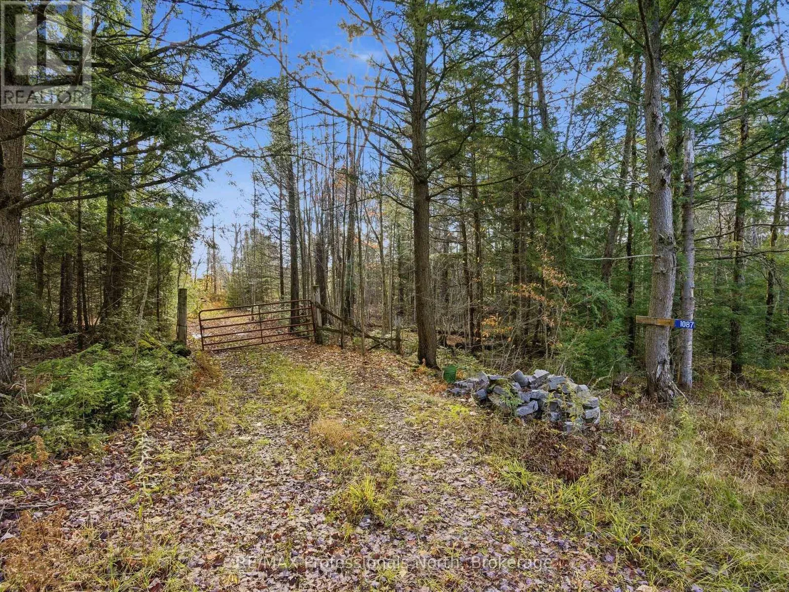 1087 Stephenson 2 Road W, Huntsville, Ontario P0B 1M0