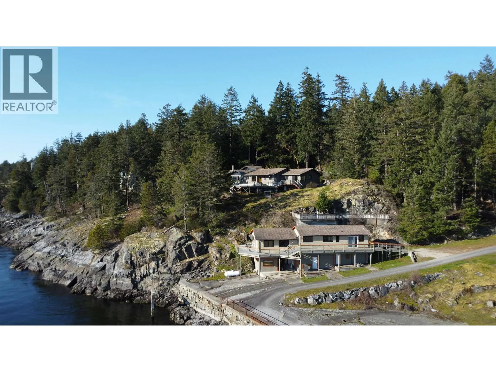 House for rent: 10881 Sunshine Coast Highway, Halfmoon Bay, British Columbia V7Z 1B8