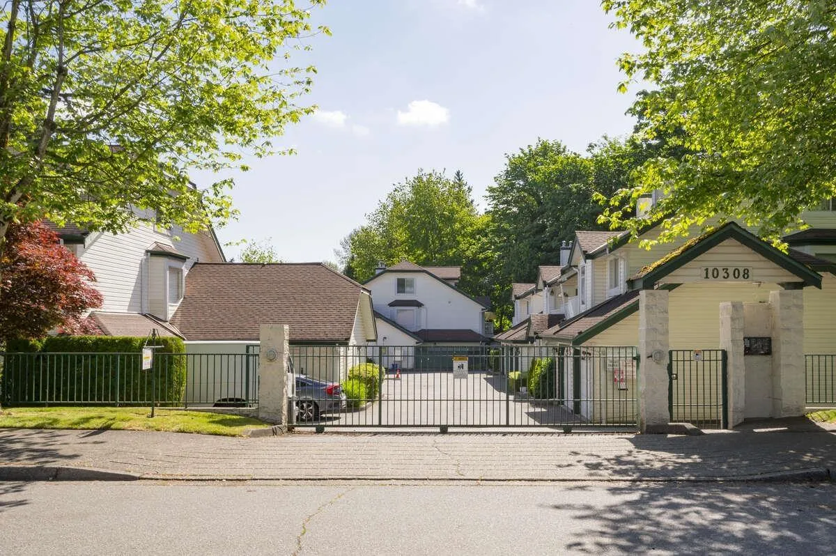 Row / Townhouse for rent: 109 10308 155a Street, Surrey, British Columbia V3R 4K5