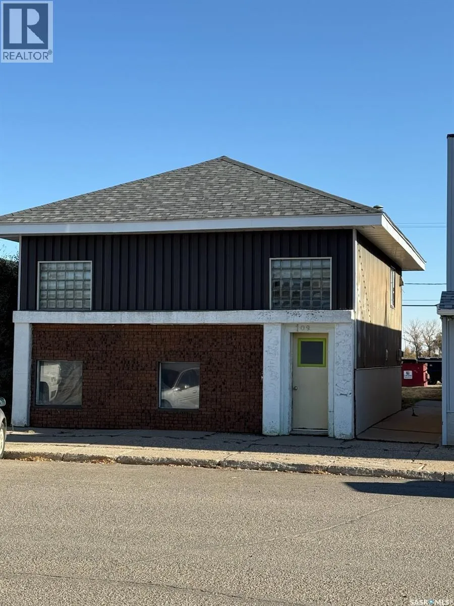 109 1st Avenue E, Kindersley, Saskatchewan S0L 1S0
