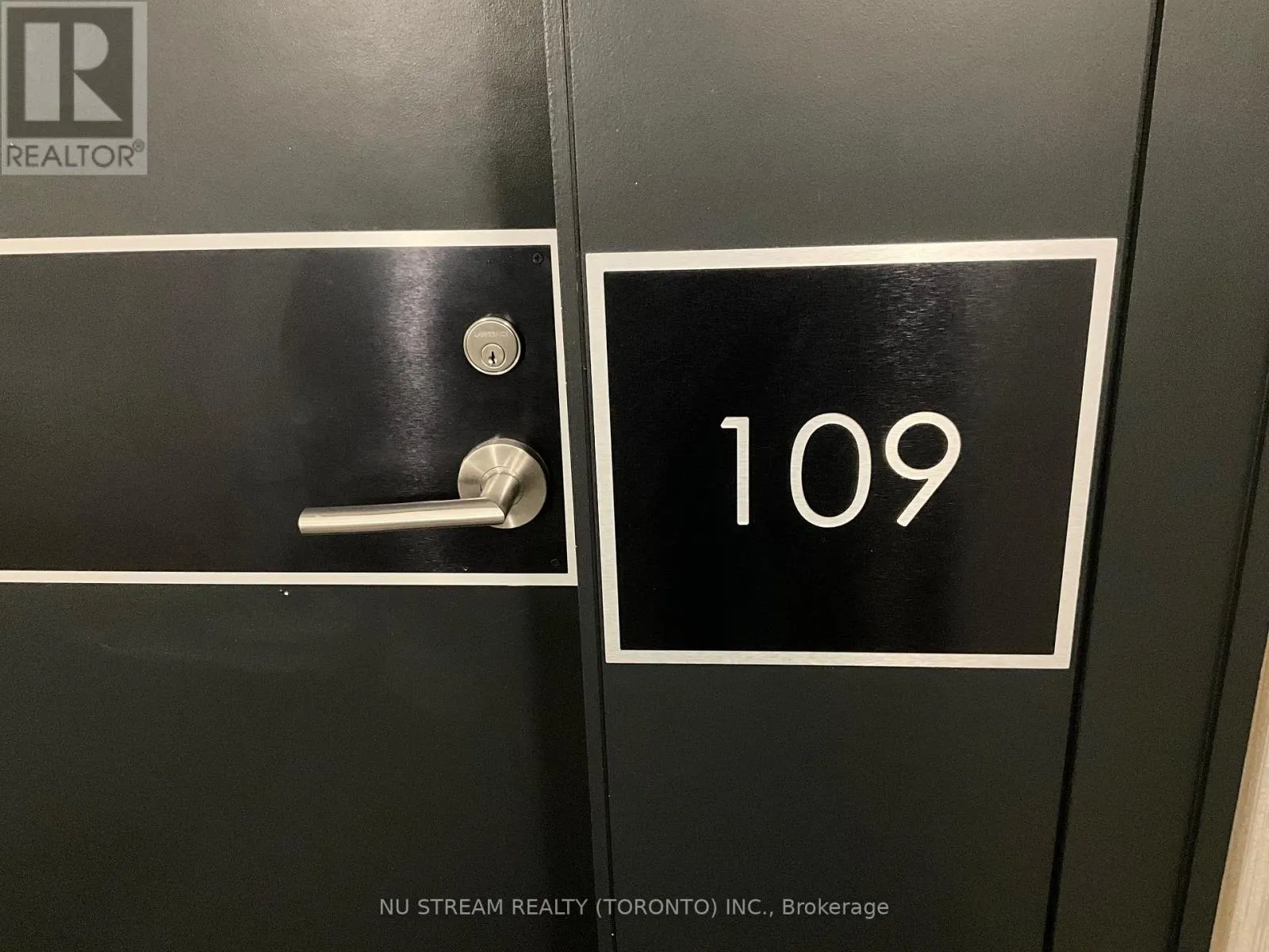 Apartment for rent: 109 - 215 Fort York Boulevard, Toronto, Ontario M5V 4A2