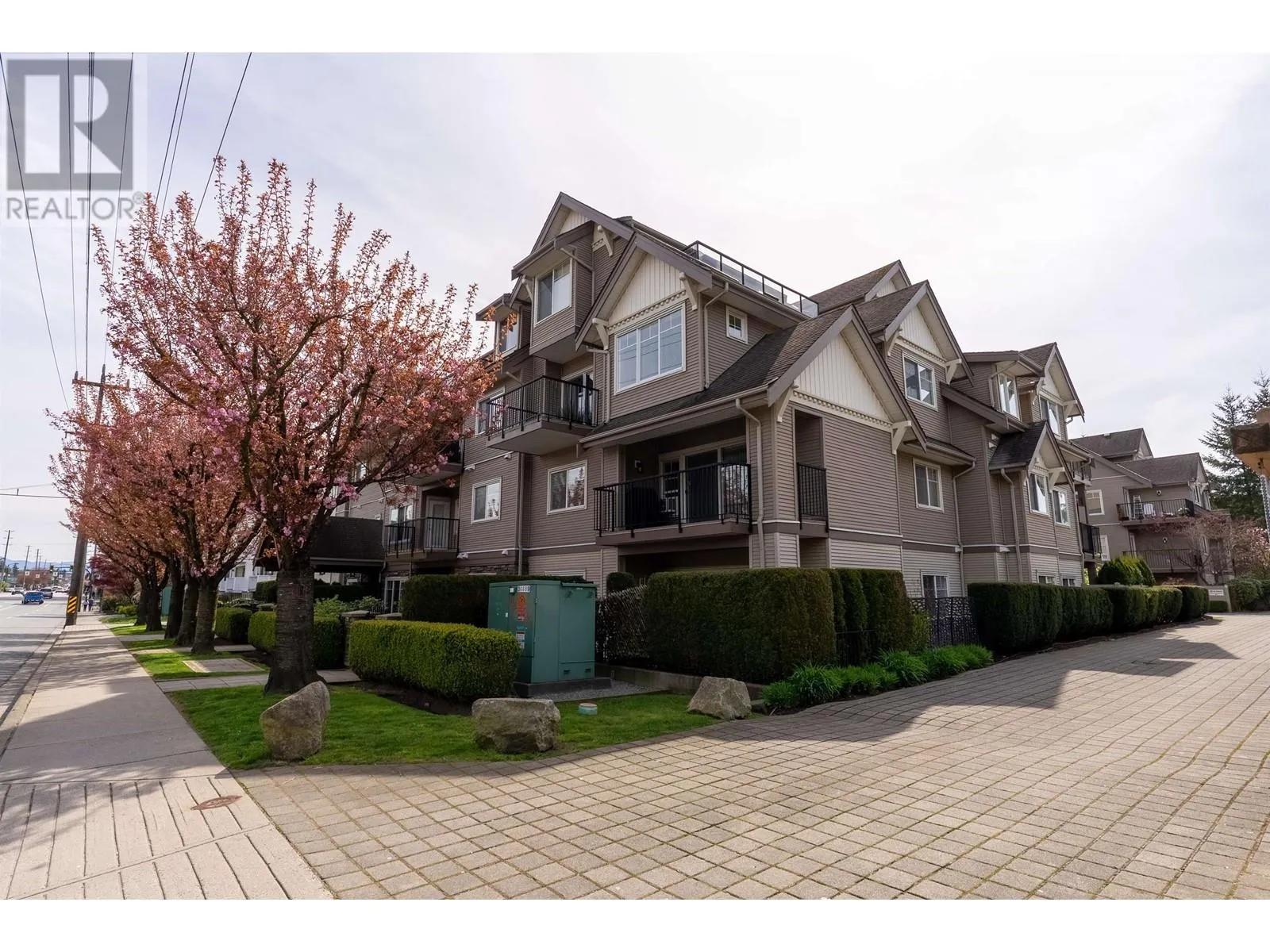 Apartment for rent: 109 22150 Dewdney Trunk Road, Maple Ridge, British Columbia V2X 3H6