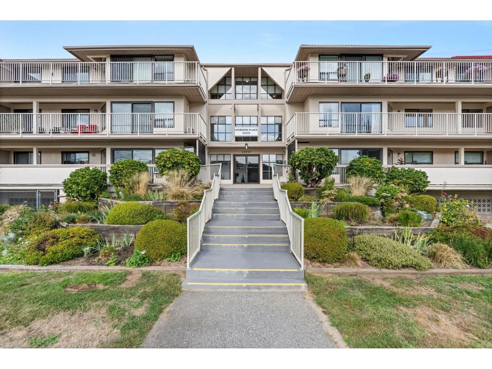 Apartment for rent: 109 33233 E Bourquin Crescent, Abbotsford, British Columbia V2S 1Y2