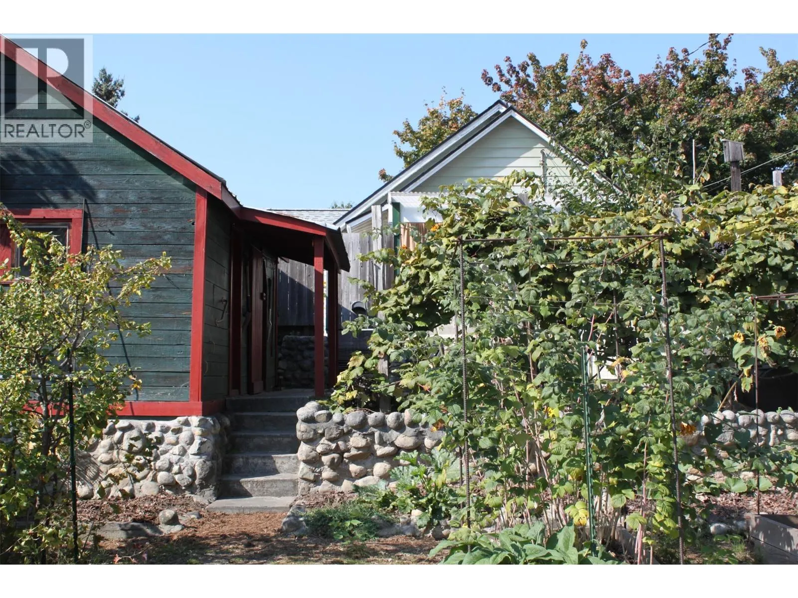 House for rent: 109 4th Avenue Nw, Nakusp, British Columbia V0G 1R0