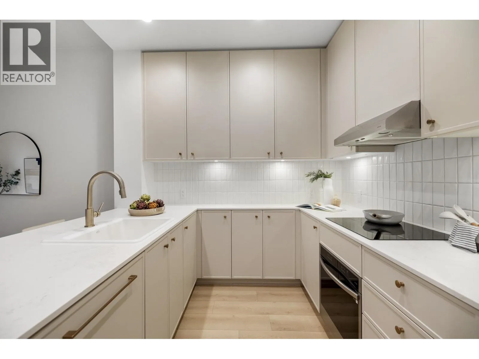 Apartment for rent: 109 708 Edgar Avenue, Coquitlam, British Columbia V3K 2J4