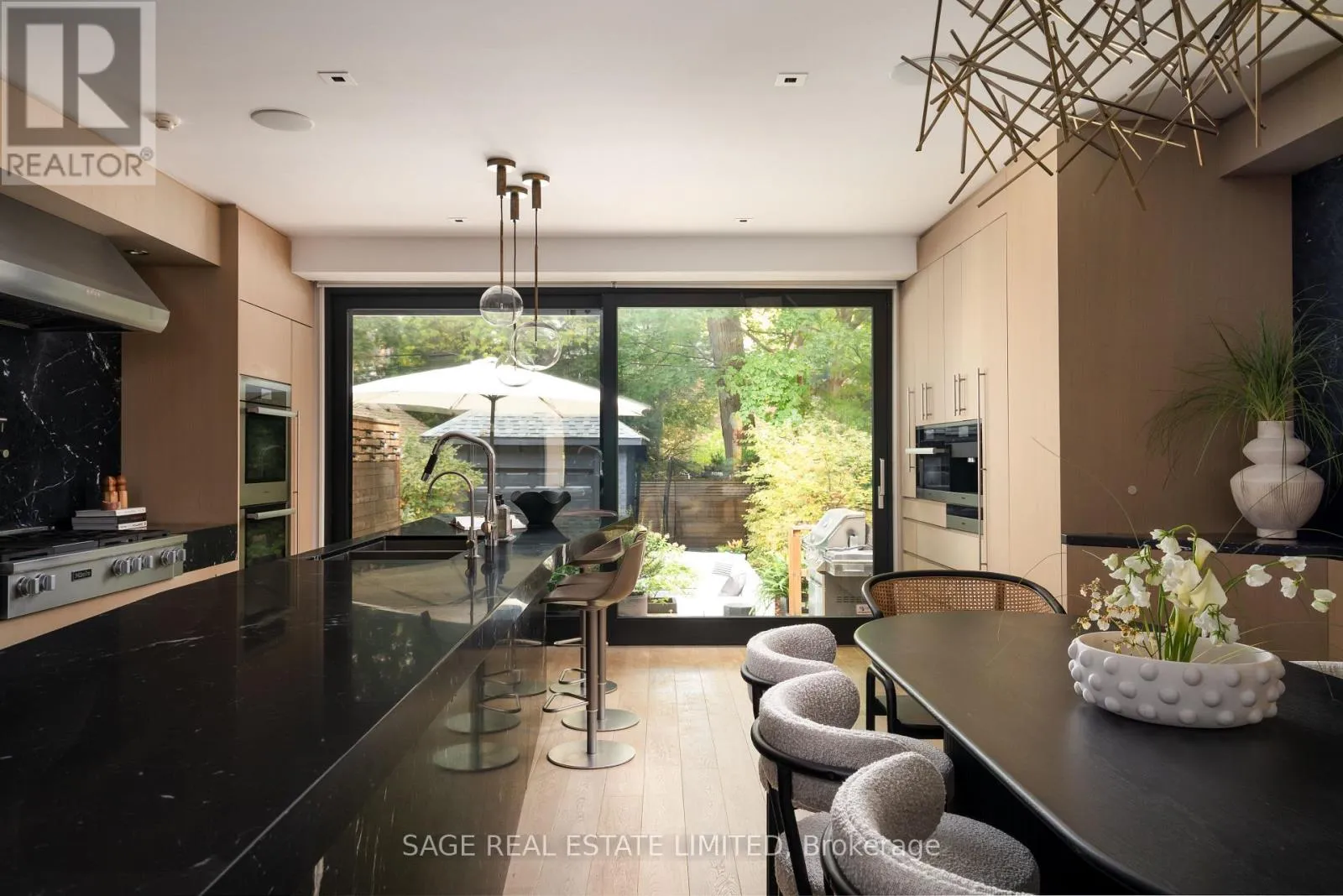 House for rent: 109 Hilton Avenue, Toronto, Ontario M5R 3E8