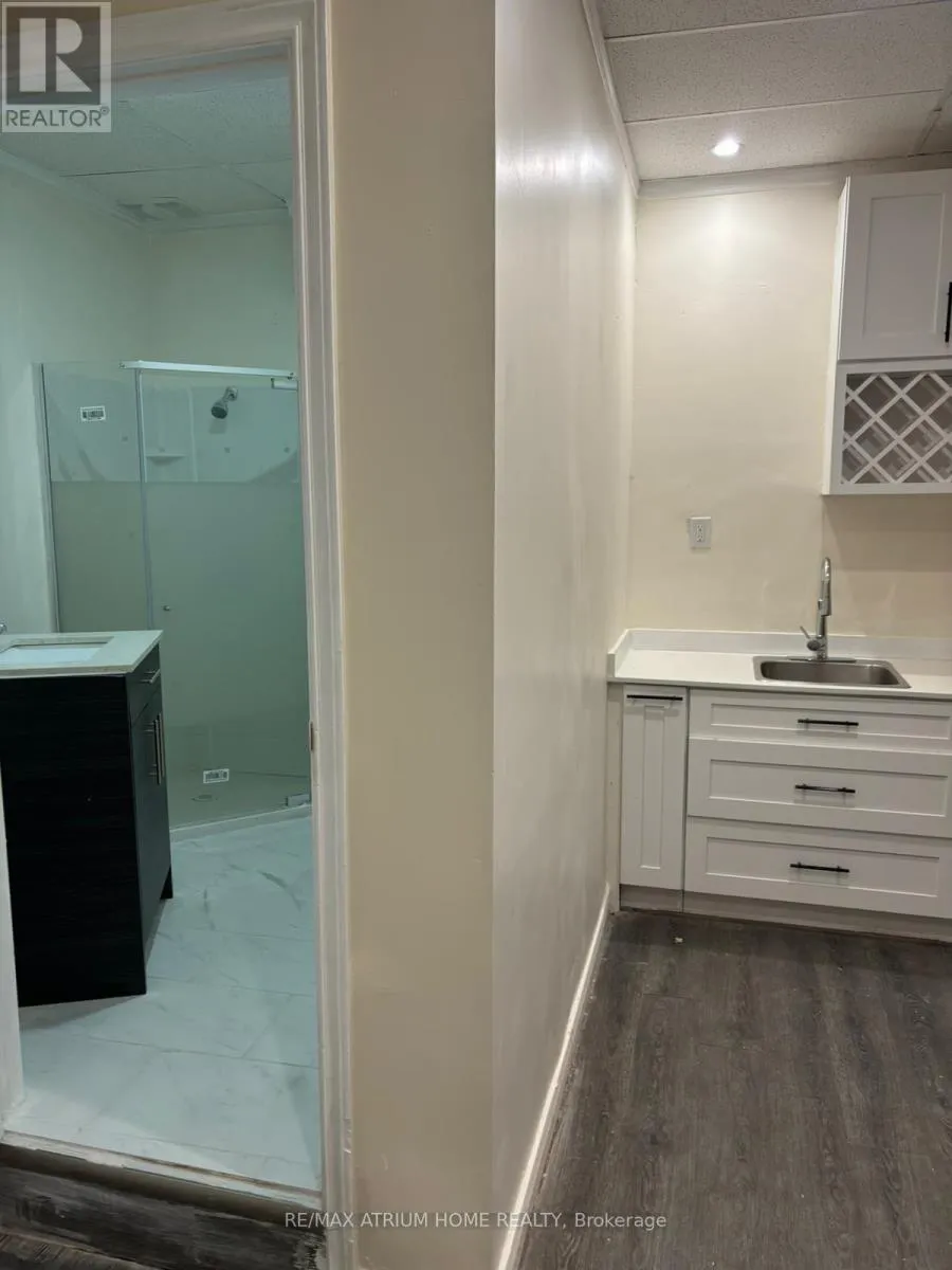 Fourplex for rent: 109 Lake Street, St. Catharines, Ontario L2R 5X7