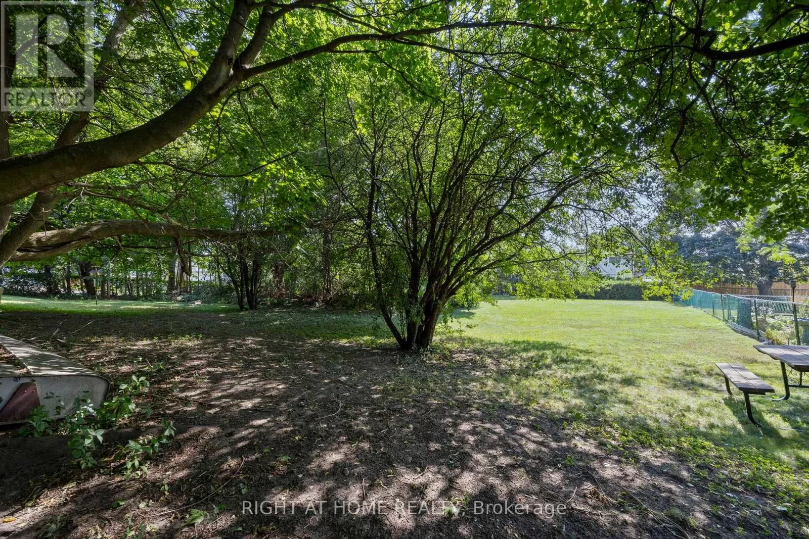 1091 Mohawk Street, Oshawa, Ontario L1G 4K5