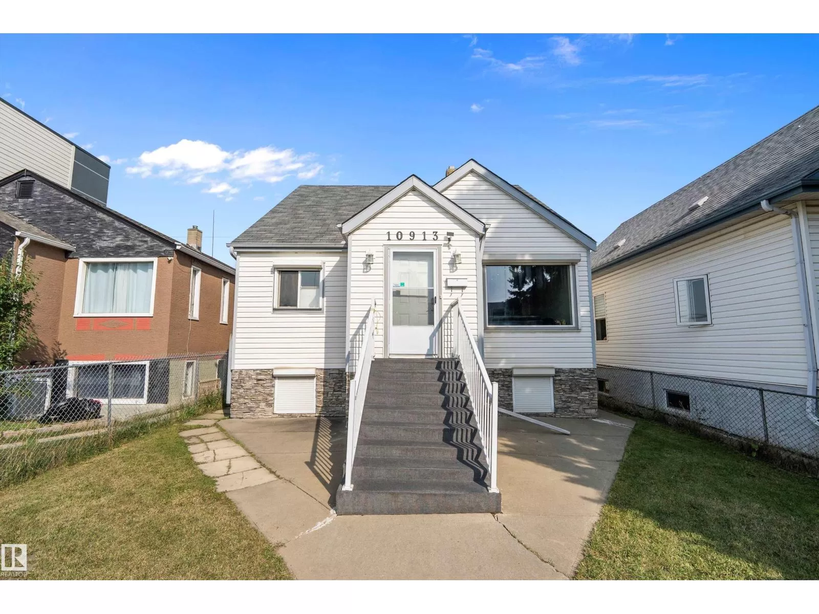 House for rent: 10913 97 St Nw, Edmonton, Alberta T5H 2M7