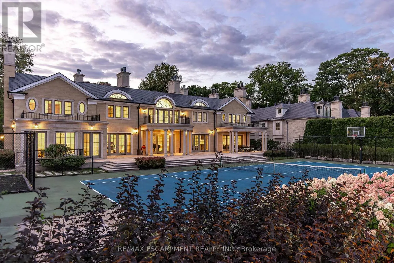 House for rent: 1092 Argyle Drive, Oakville, Ontario L6J 1A7