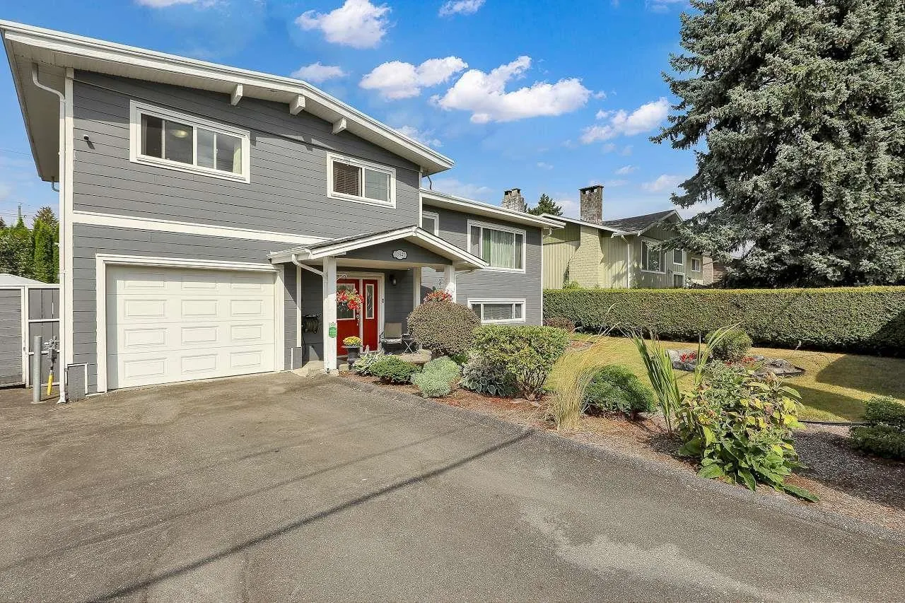 House for rent: 10941 152nd Street, Surrey, British Columbia V3R 4H5