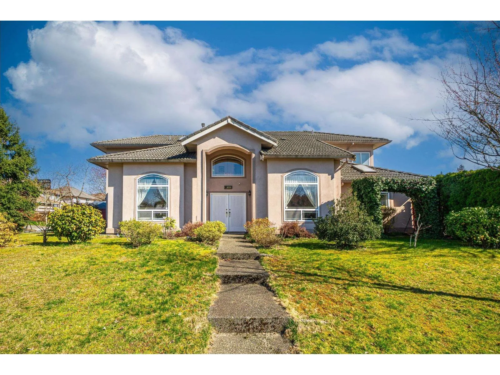 House for rent: 10970 155 Street, Surrey, British Columbia V3R 0X6