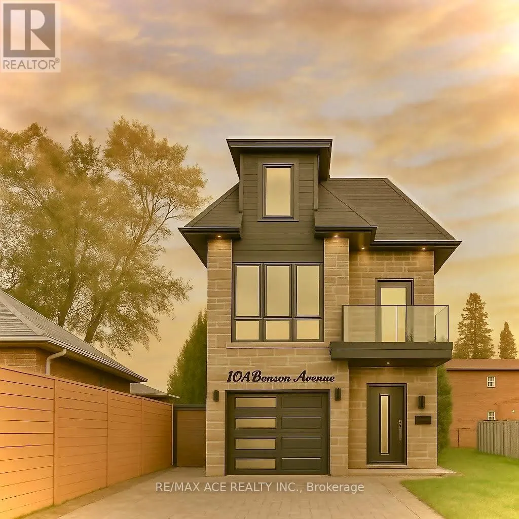 House for rent: 10a Benson Avenue, Mississauga, Ontario L5H 2P2