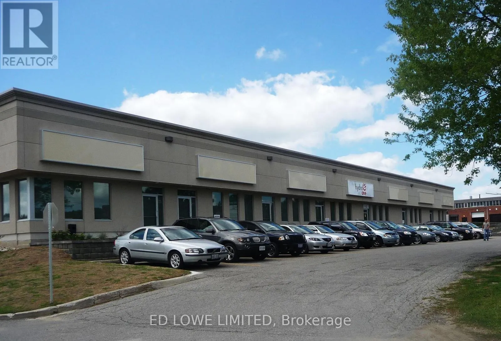 Warehouse for rent: 11 & 12 - 230 Bayview Drive, Barrie, Ontario L4N 4Y8
