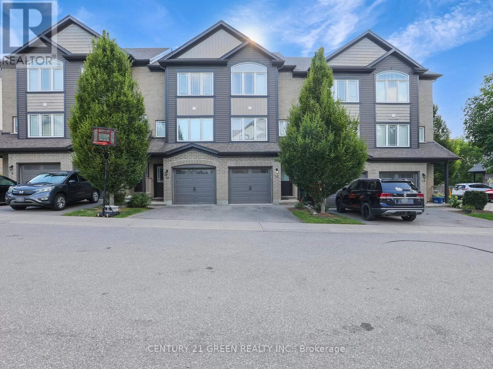 Row / Townhouse for rent: 11 - 12 Poplar Drive, Cambridge, Ontario N3C 3X2