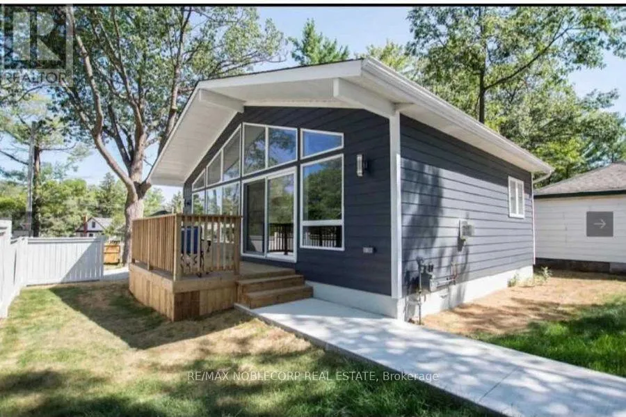 House for rent: 11 13th St S Street, Wasaga Beach, Ontario L9Z 2J8