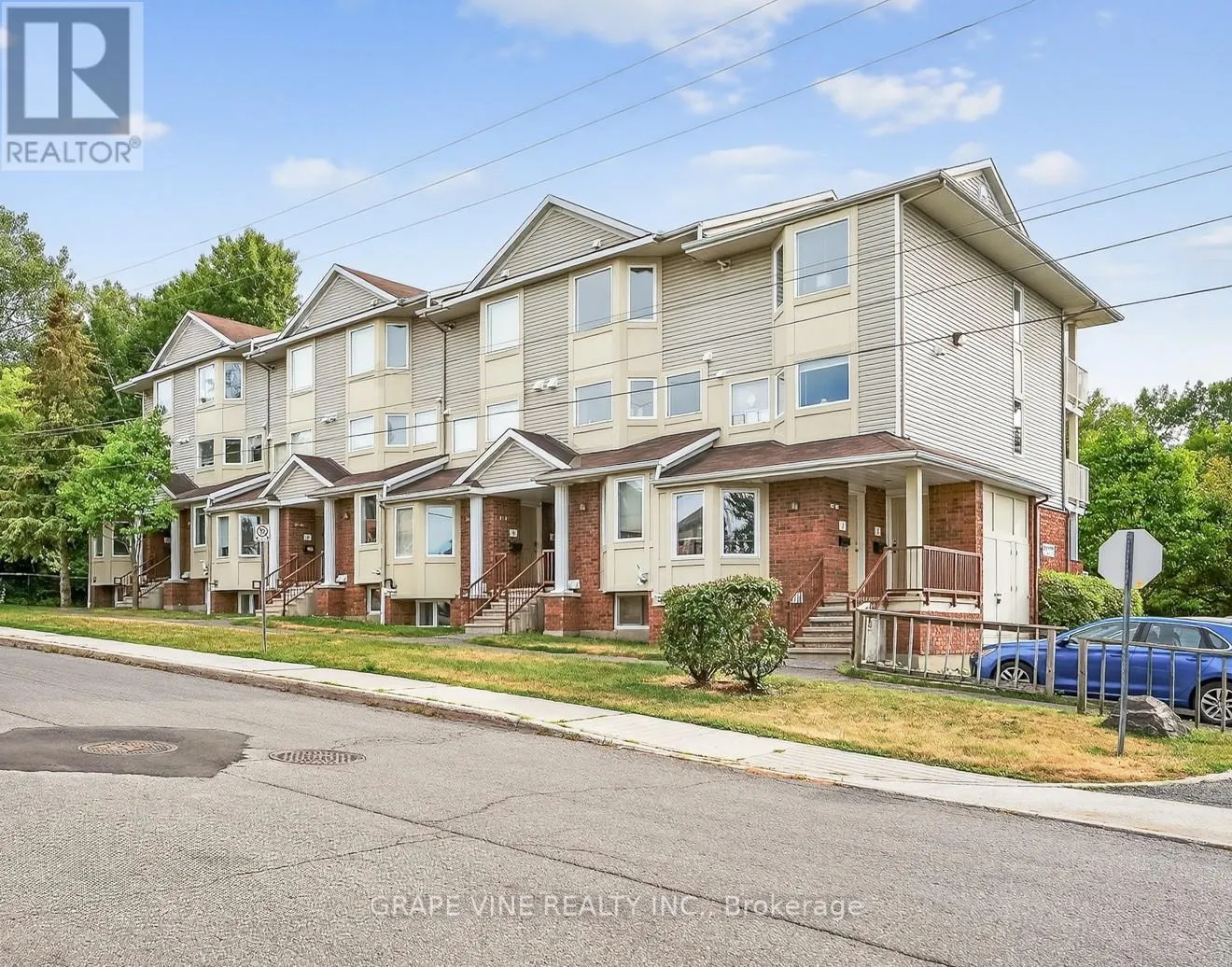 Row / Townhouse for rent: 11 - 1400 Wildberry Court, Ottawa, Ontario K1C 7K6