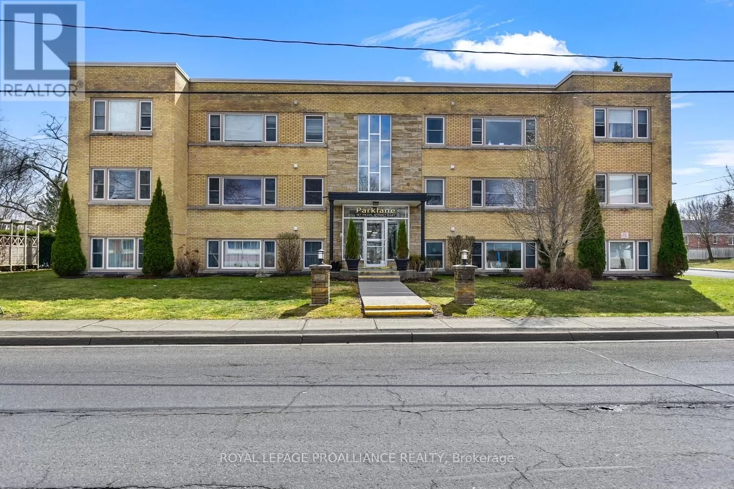 Apartment for rent: 11 - 167 Pearl Street E, Brockville, Ontario K6V 1R5