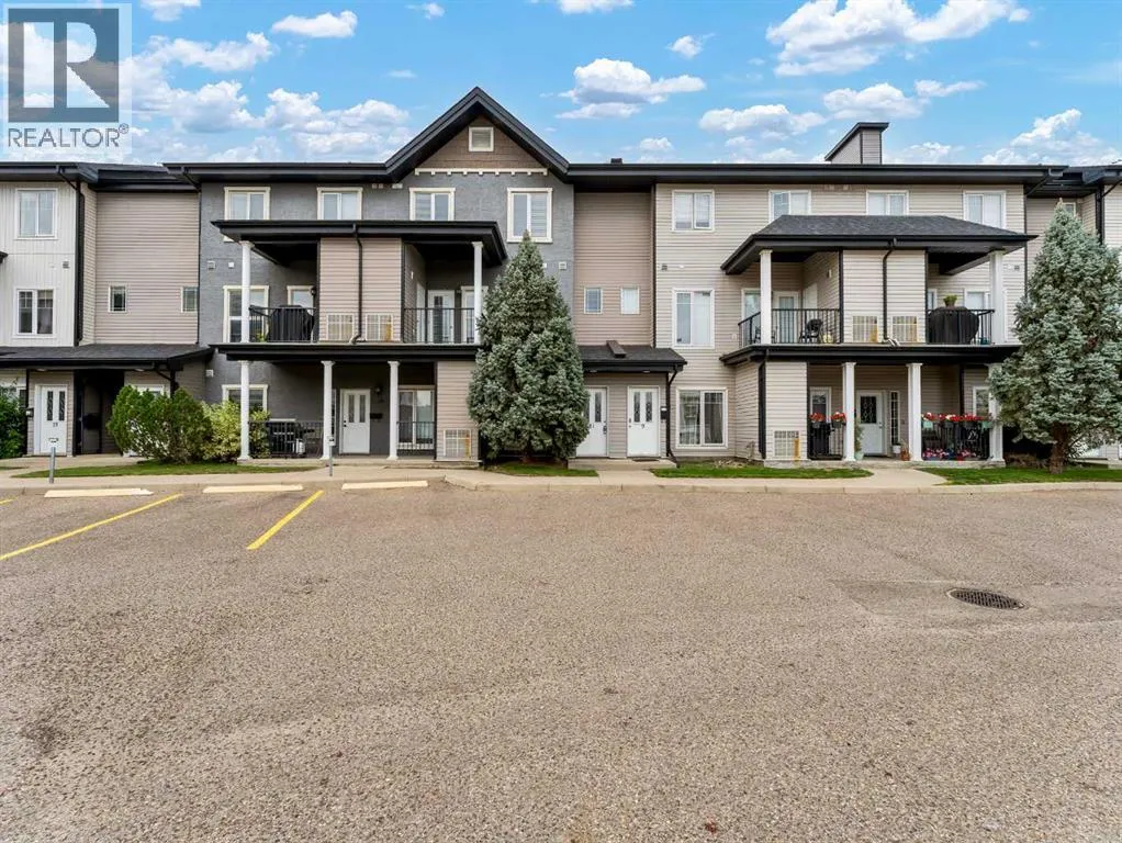 Row / Townhouse for rent: 11, 298 Somerset Way Se, Medicine Hat, Alberta T1B 0E9