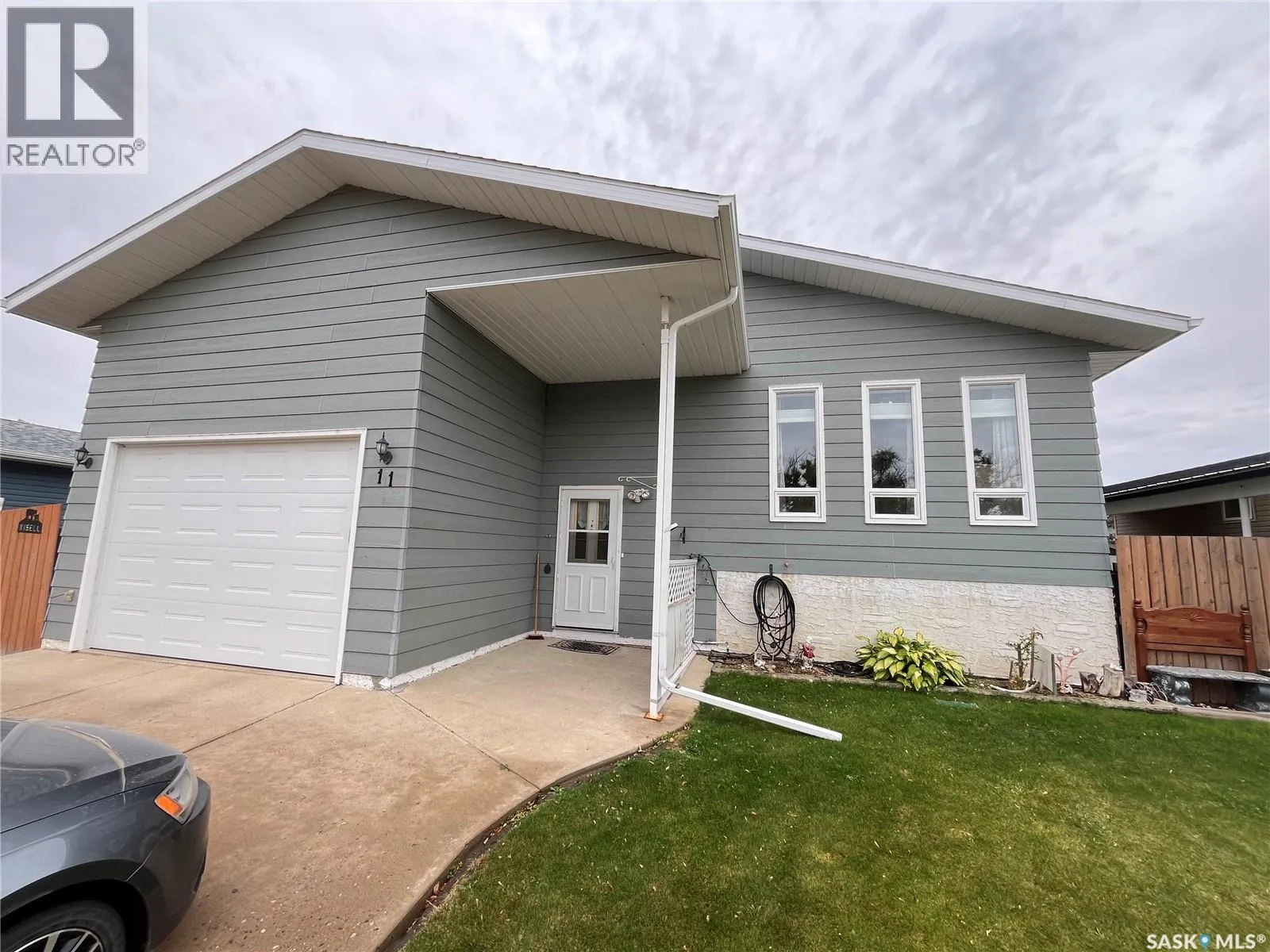 House for rent: 11 2nd Avenue W, Maple Creek, Saskatchewan S0N 1N0