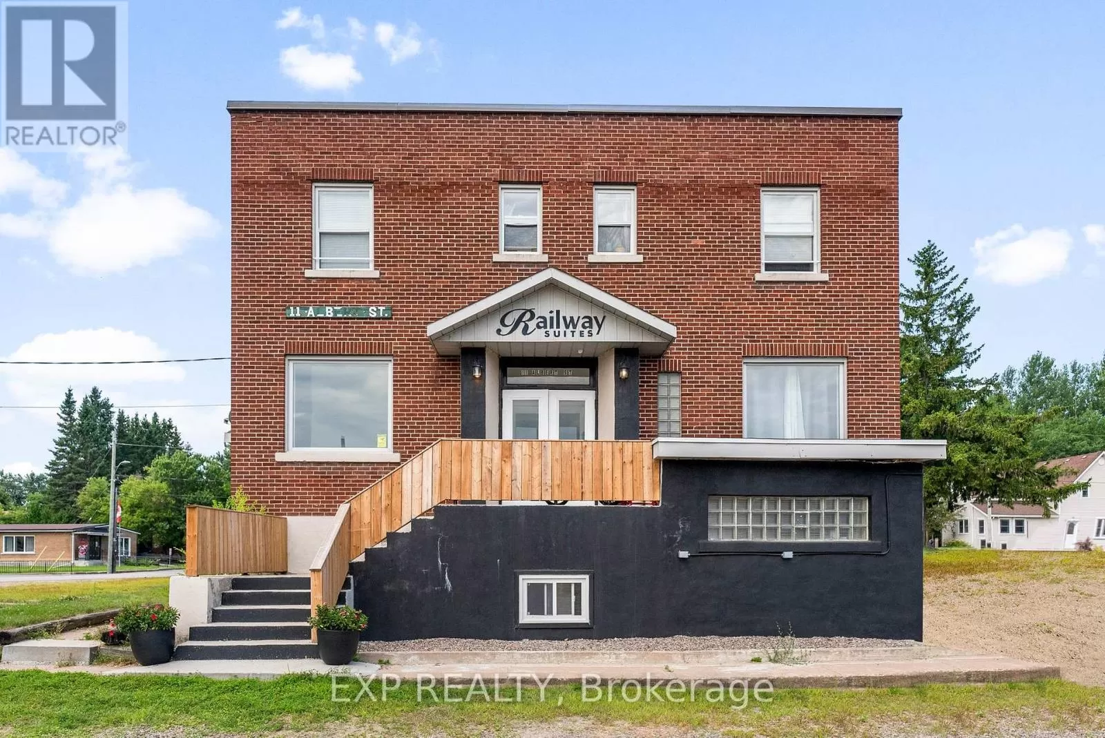 Multi-Family for rent: 11 Albert Street, Laurentian Hills, Ontario K0J 1J0