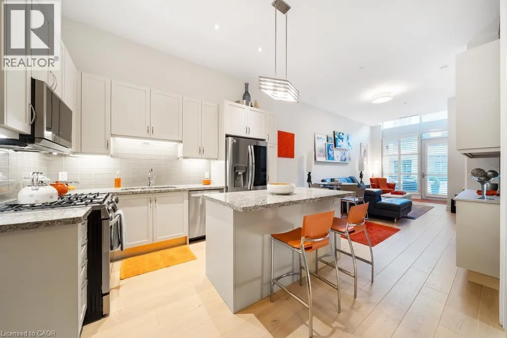 Apartment for rent: 11 Bronte Road Unit# 103, Oakville, Ontario L6L 0E1