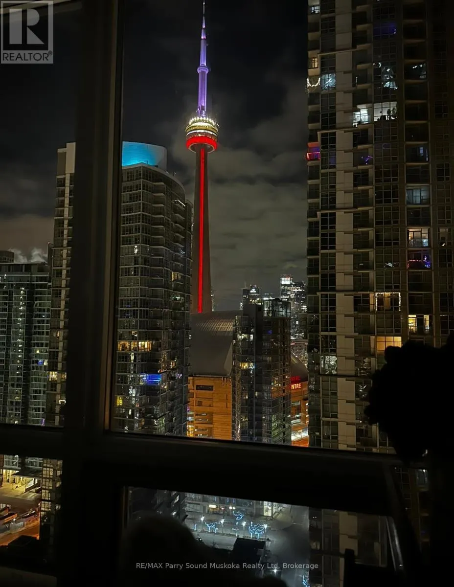 Apartment for rent: 11 Brunel Court, Toronto, Ontario M5V 3Y3