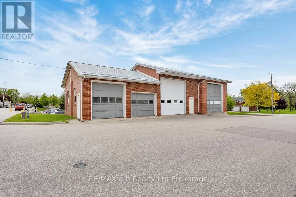 Multi-Tenant Industrial for rent: 11 Front Street, Norwich, Ontario N0J 1P0