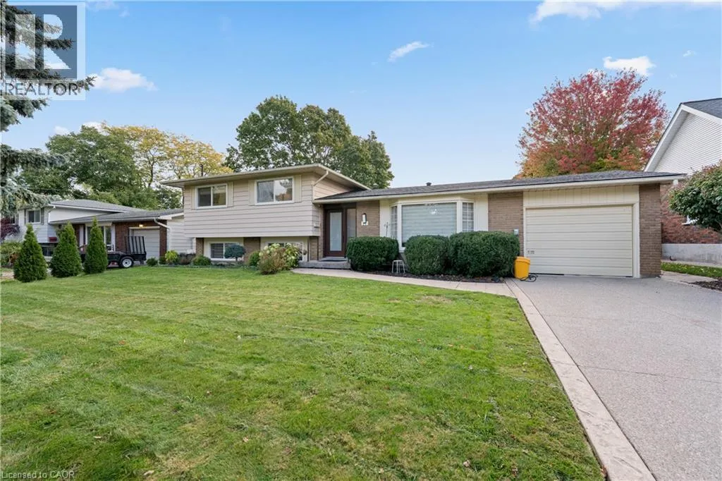 House for rent: 11 George Street, Grimsby, Ontario L3M 3Y5