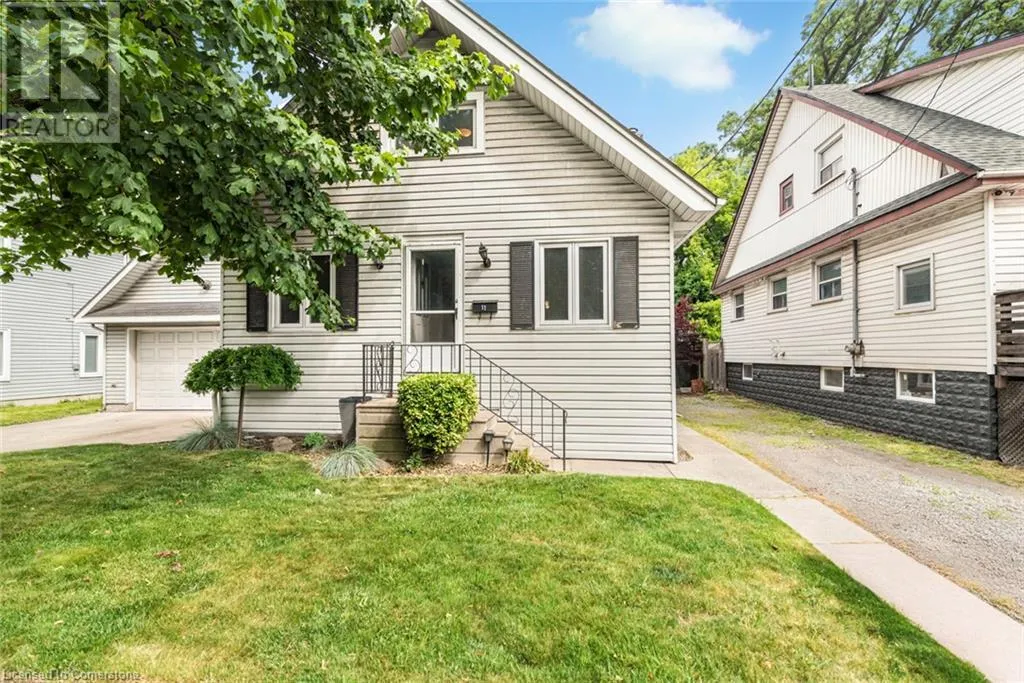 House for rent: 11 Grafton Avenue, Hamilton, Ontario L8H 7E6