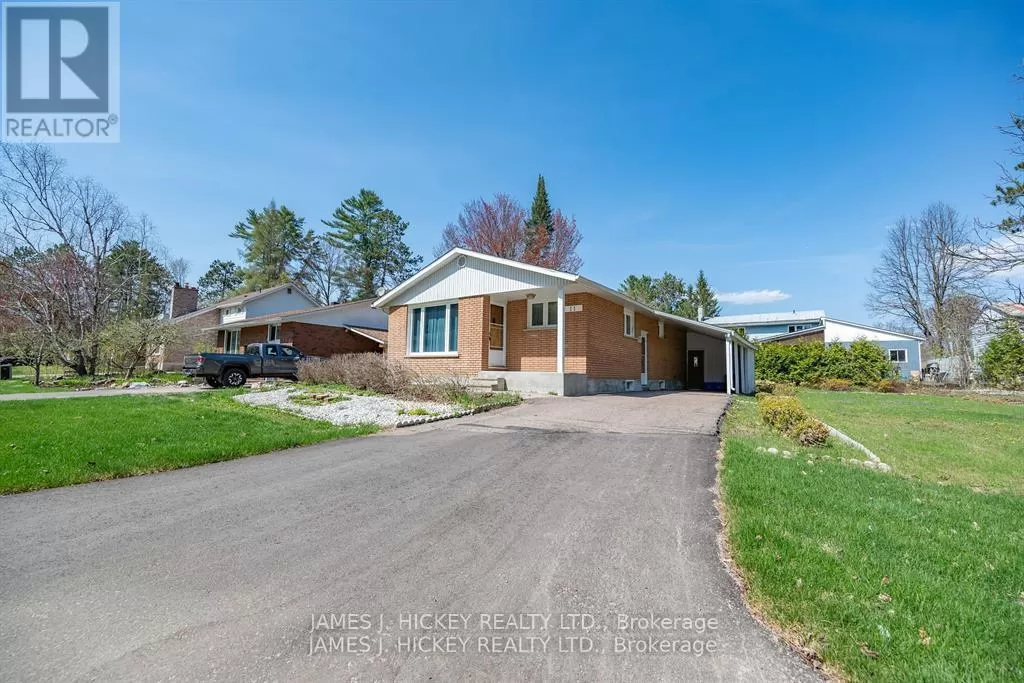 House for rent: 11 Hammond Court, Deep River, Ontario K0J 1P0