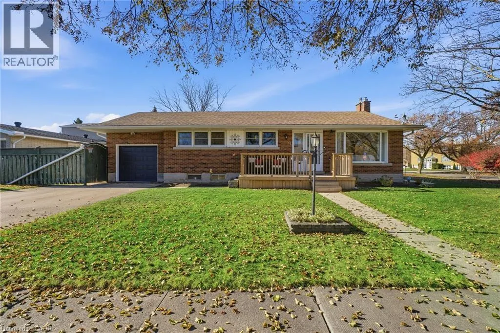 House for rent: 11 Kensington Avenue, Kitchener, Ontario N2B 1J5