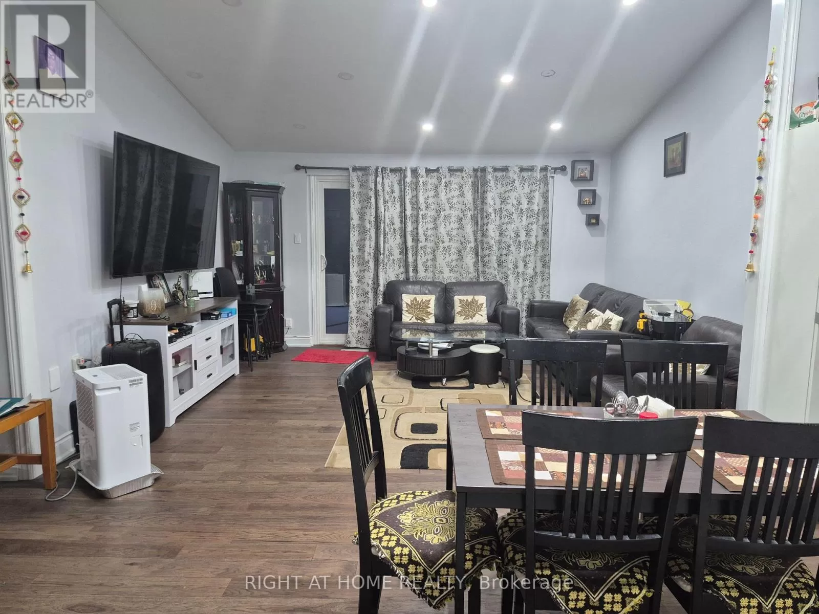 House for rent: 11 Lesterwood Crescent, Toronto, Ontario M1P 3L5