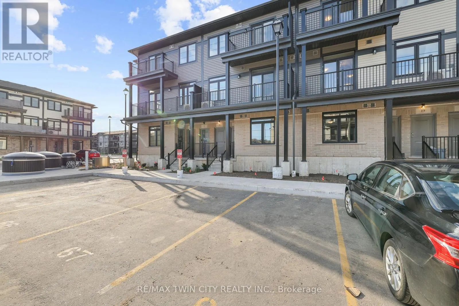 Row / Townhouse for rent: 11 Lomond Lane, Kitchener, Ontario N2R 0T6