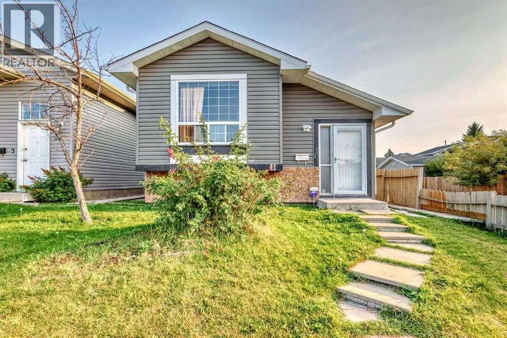 House for rent: 11 Martinwood Road Ne, Calgary, Alberta T3J 3G6