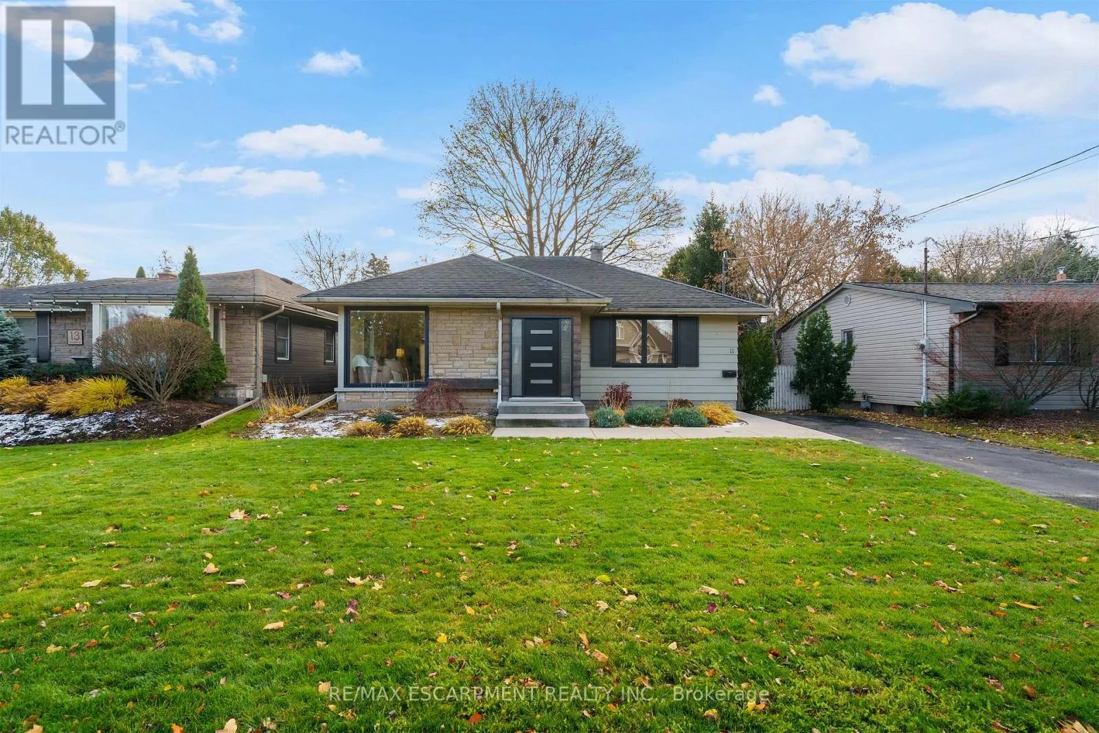 House for rent: 11 Mcmaster Avenue, Hamilton, Ontario L9H 4M6