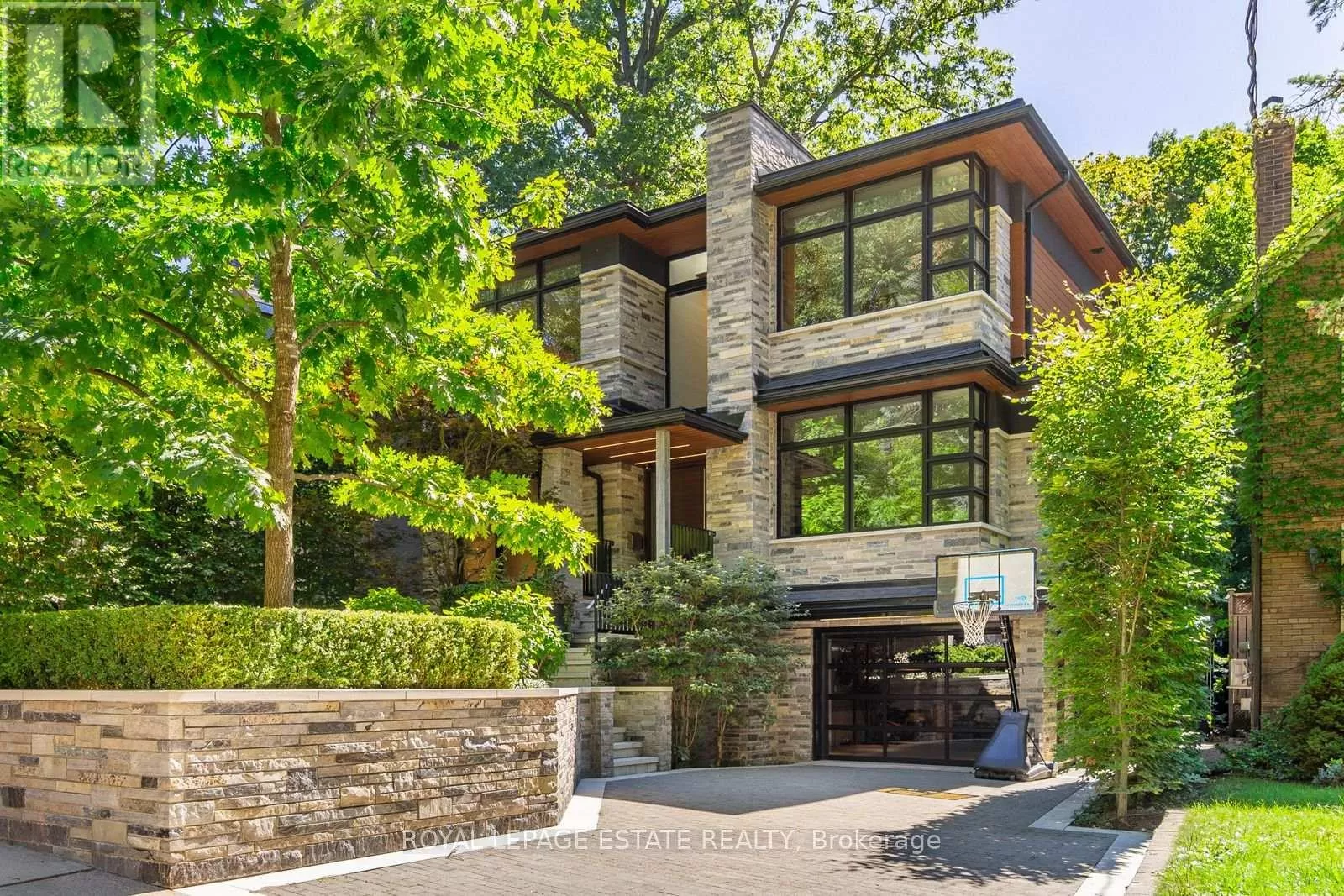 House for rent: 11 Pine Crescent, Toronto, Ontario M4E 1L1