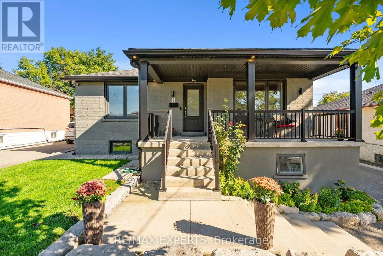 House for rent: 11 Smallwood Drive, Toronto, Ontario M3M 1K9