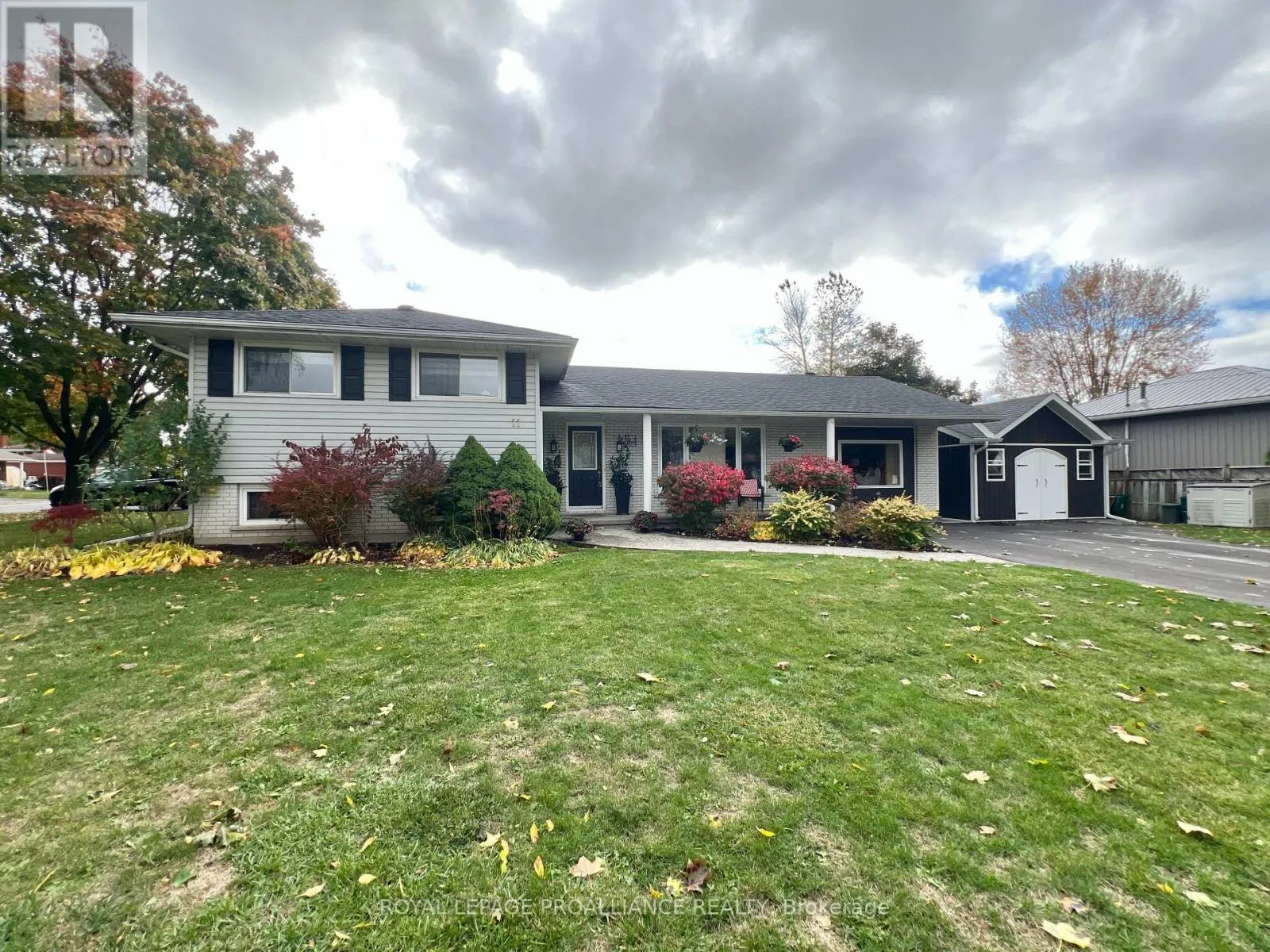 House for rent: 11 Stavebank Road, Belleville, Ontario K8P 2N7