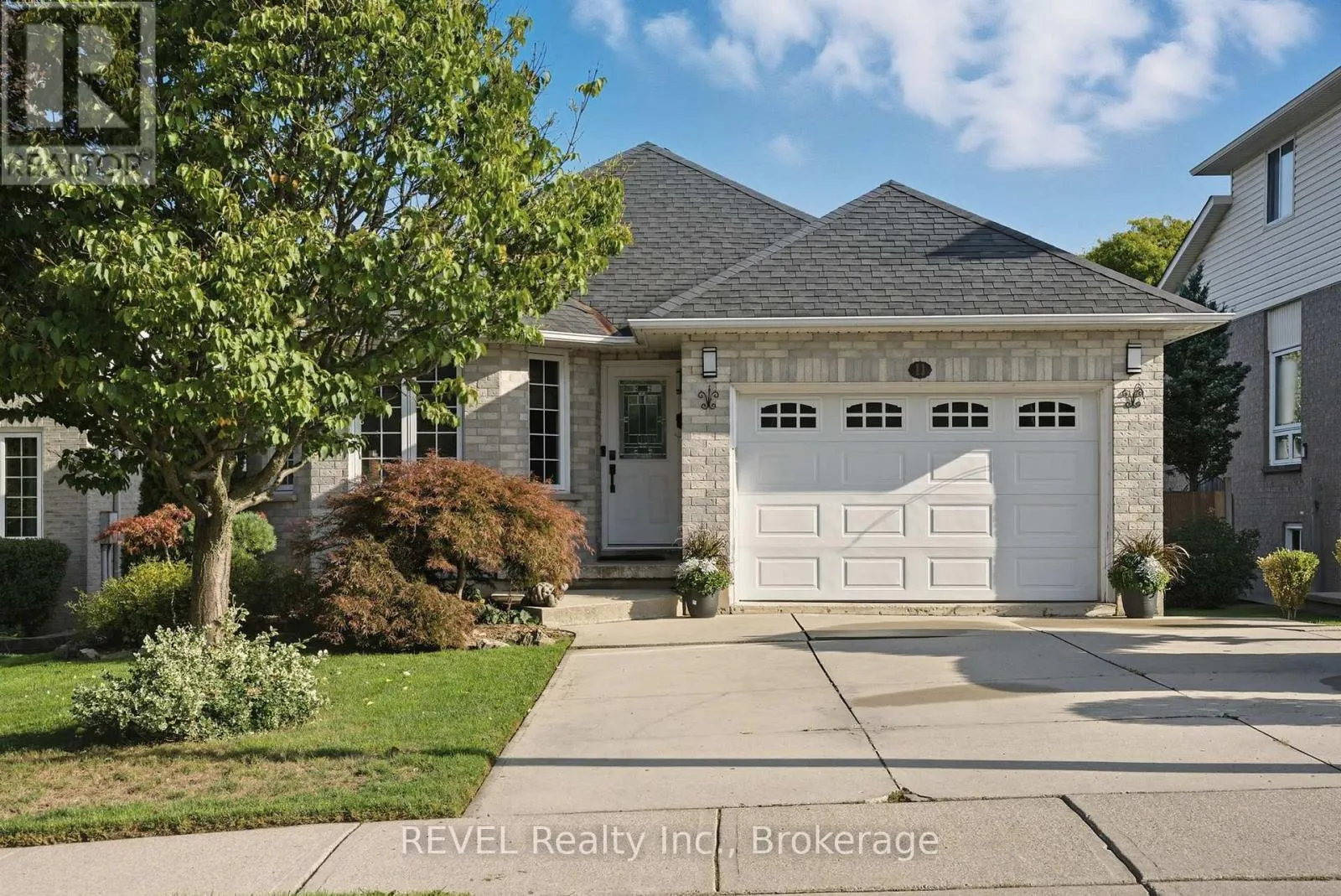 House for rent: 11 Supreme Drive, Hamilton, Ontario L8W 3V1